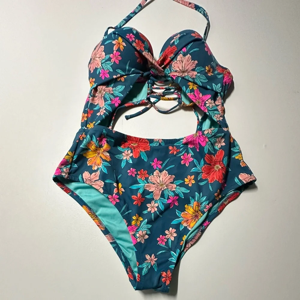 Shade Shore size‎ 38B one piece swimsuit.cut out middle tie, neck lace up back